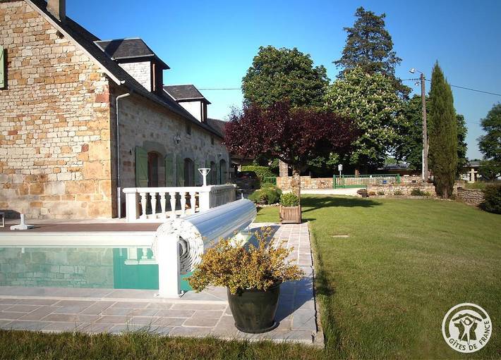 Casa de huéspedes para 6 personas, con vistas además de jardín y piscina - 1