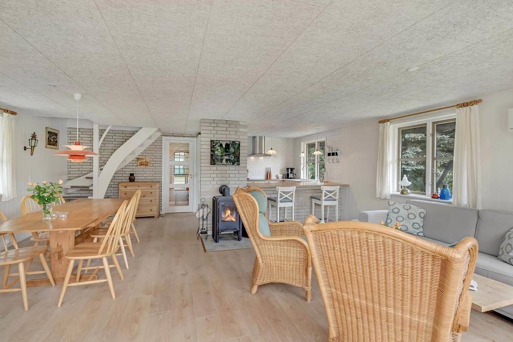 Beautiful thatched house close to the North Sea beach - with good play facilities for children in Tim, Ulfborg