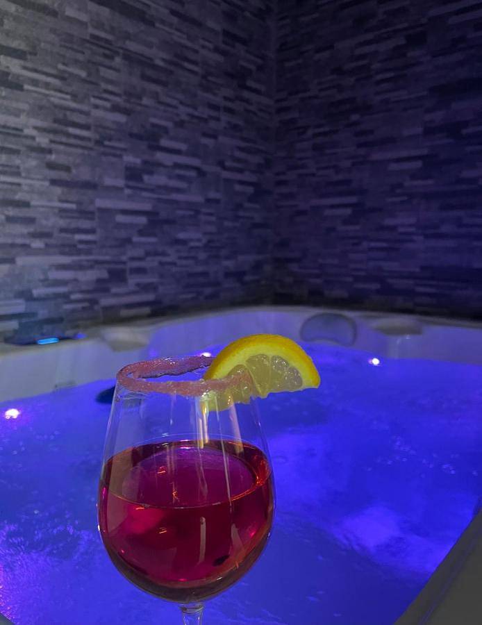 Gîte pour 3 personnes, avec terrasse ainsi que sauna et jacuzzi, animaux acceptés à Mondonville (homonymie) - 2