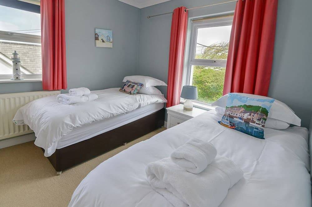 Large detached, modern family house near the beach at Trevone in Trevone, Cornwall