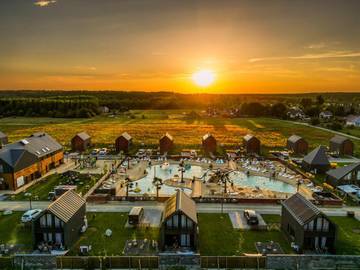 Parc de vacances pour 7 personnes, avec jardin et piscine, animaux acceptés dans Radawa