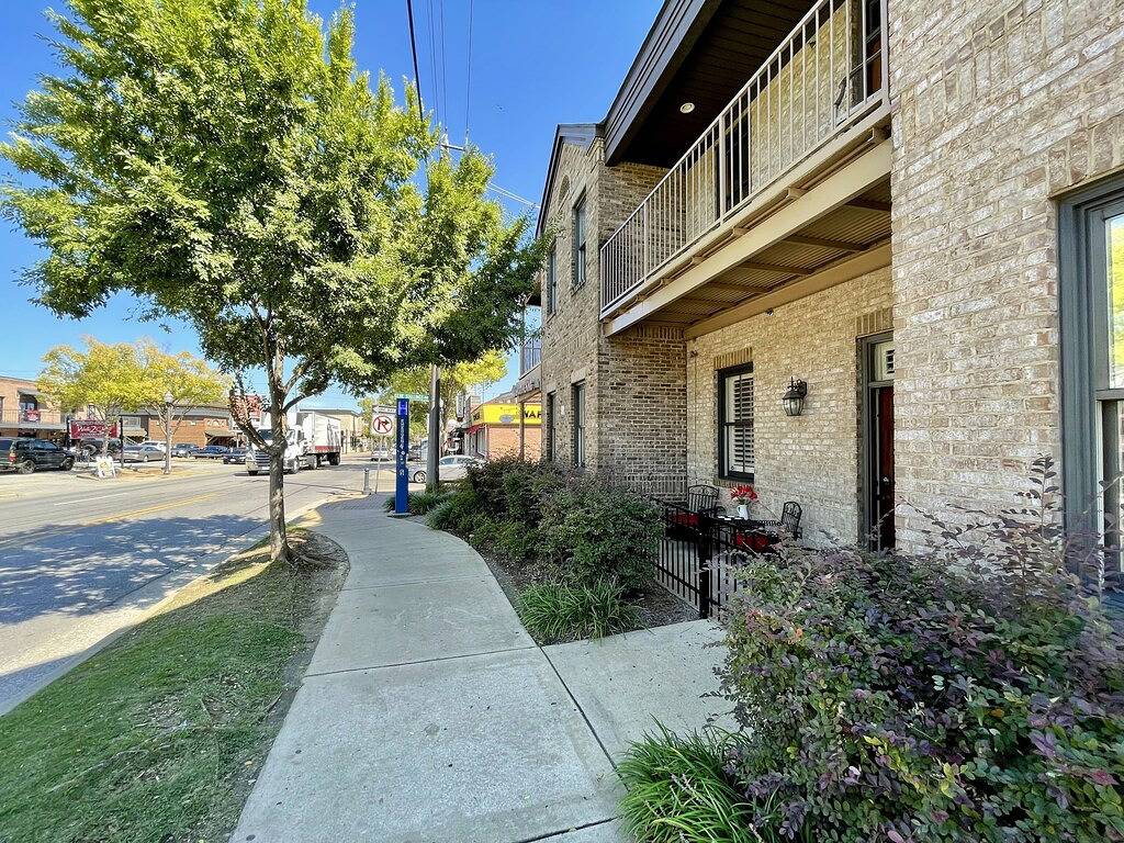 Ganze Wohnung, Bamanati - Step right out onto The Strip - walk to Stadium, Downtown & more! in Tuscaloosa, Tuscaloosa County