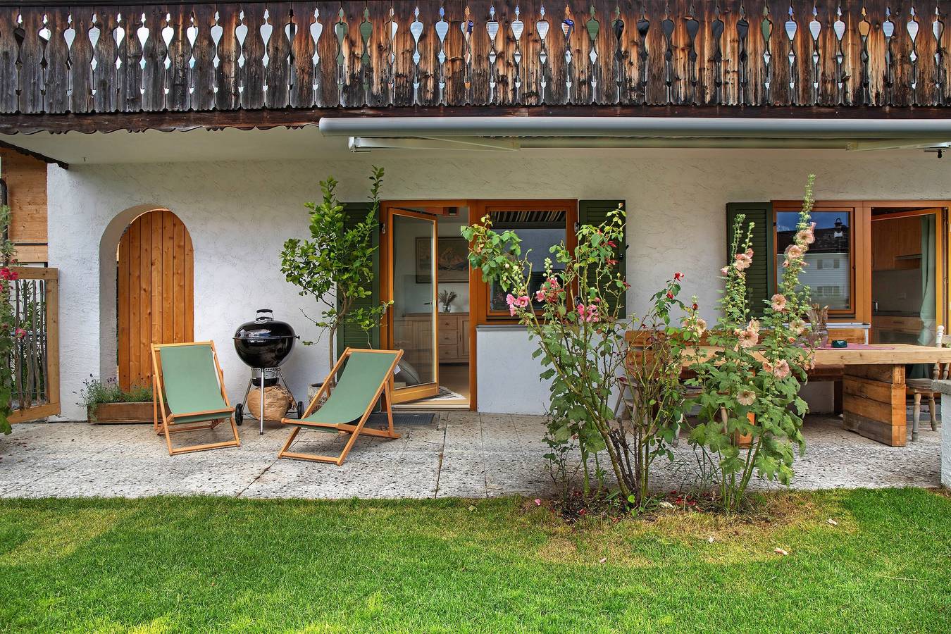 Apartamento entero, Apartamento 'Pfingstrose' con vistas a la montaña, terraza privada y wifi in Garmisch-Partenkirchen, Alpes Bávaros
