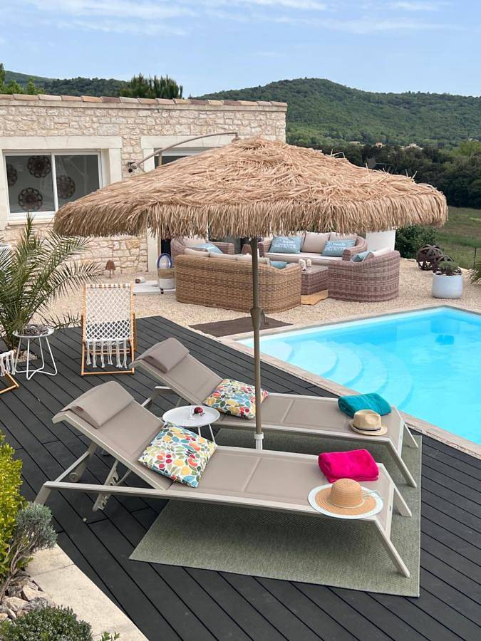 Location de vacances pour 2 personnes, avec jardin ainsi que vue et piscine à Savasse - 3