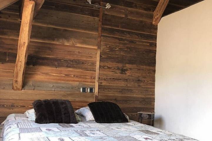 Almhütte, in der Nähe des Skigebiets, für 10 Personen, komplett renoviert. in Montgellafrey, Saint-François-Longchamp