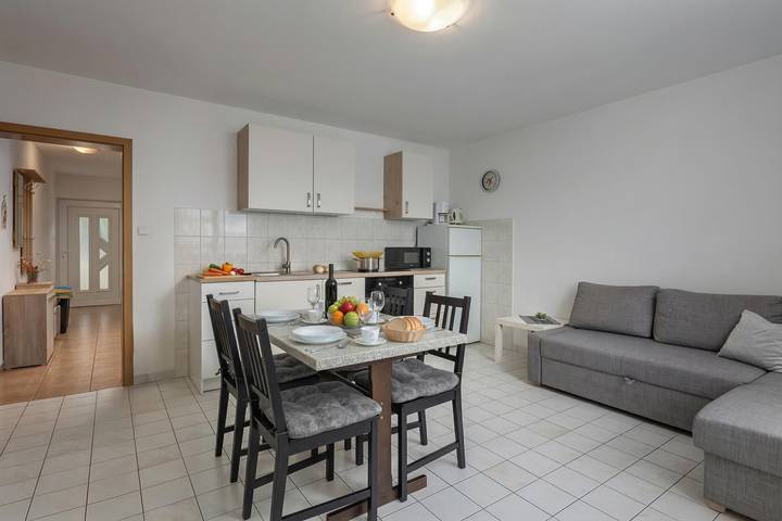 Ferienwohnung für 3 Personen, mit Balkon und Meerblick in Dramalj - 4