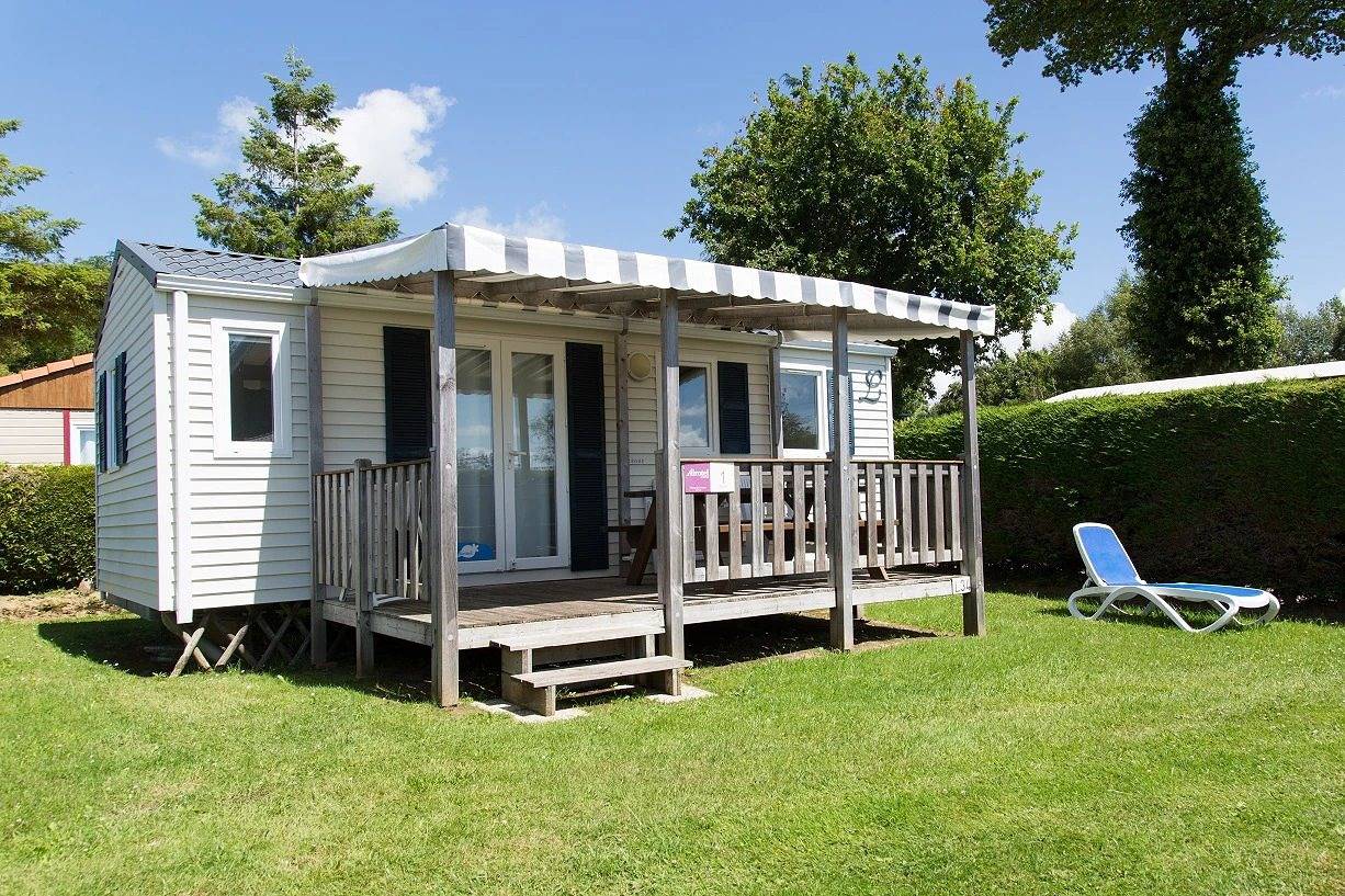 Zecamping 4 étoiles animé piscine chauffée pet friendly locatif Tv Bbq in Saint-Symphorien-le-Valois, La Haye (Manche)