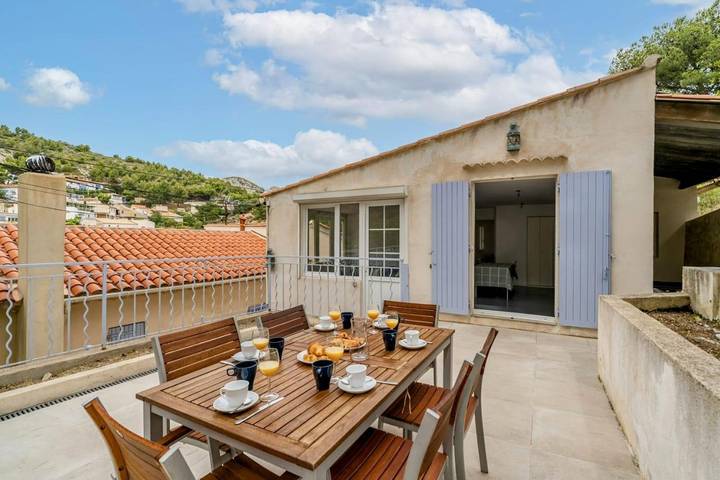 Gîte pour 6 personnes, avec vue et jardin dans Niolon - 2