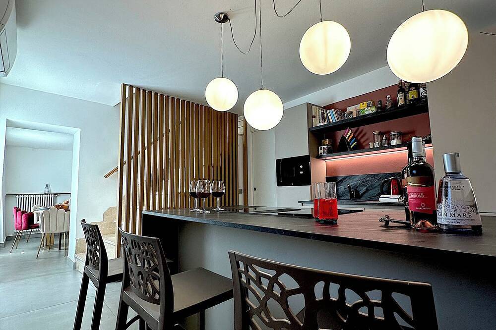 House with garden and private parking. Cellar and sauna in Cavaion Veronese, Gardasee-Berge