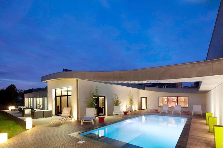 Hôtel pour 2 personnes, avec Terrasse et Jacuzzi ainsi que Jardin et Piscine à Saint-Ouen-les-Vignes