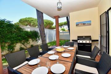 Villa for 10 Guests in Chiclana de la Frontera, Andalusia, Picture 1