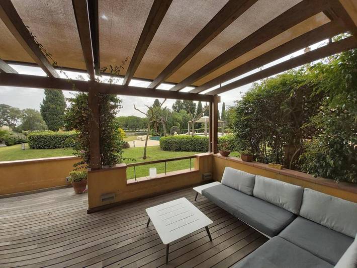 Location de vacances pour 8 personnes, avec vue sur le lac et vue ainsi que jardin et piscine à Reus