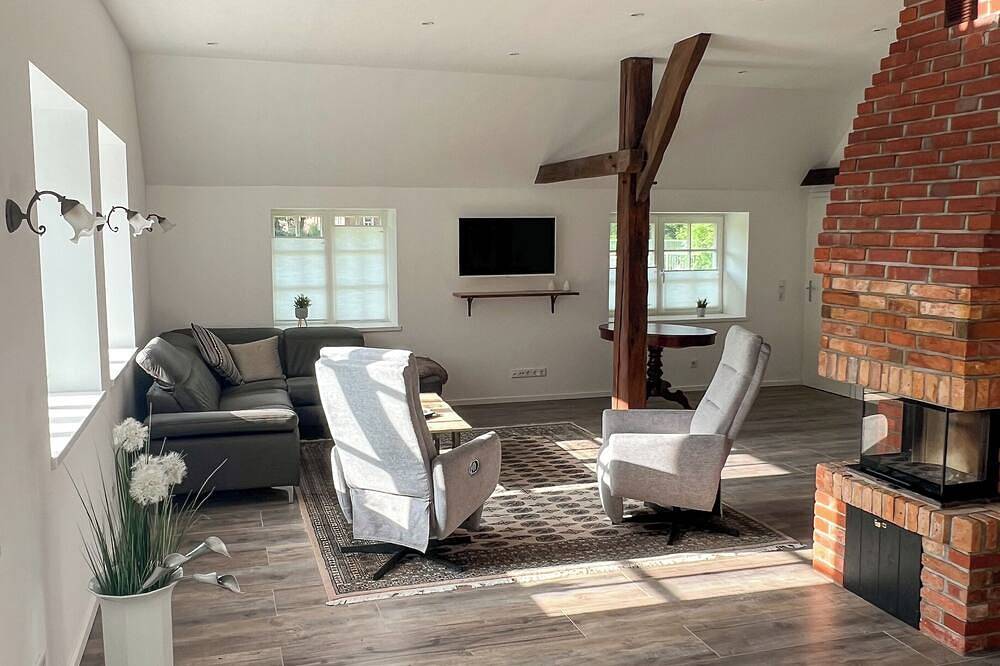 Friesenhaus Ebbe – Nordseezeit. Natur. Kamin. Garten. in Stadland, Wesermarsch