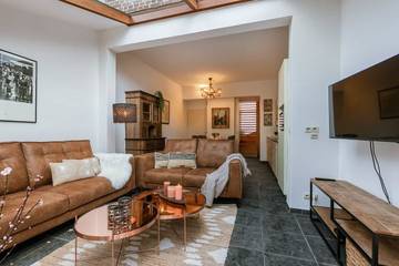 Vacation Rental for 6 Guests in Bruges, West Flanders, Picture 2