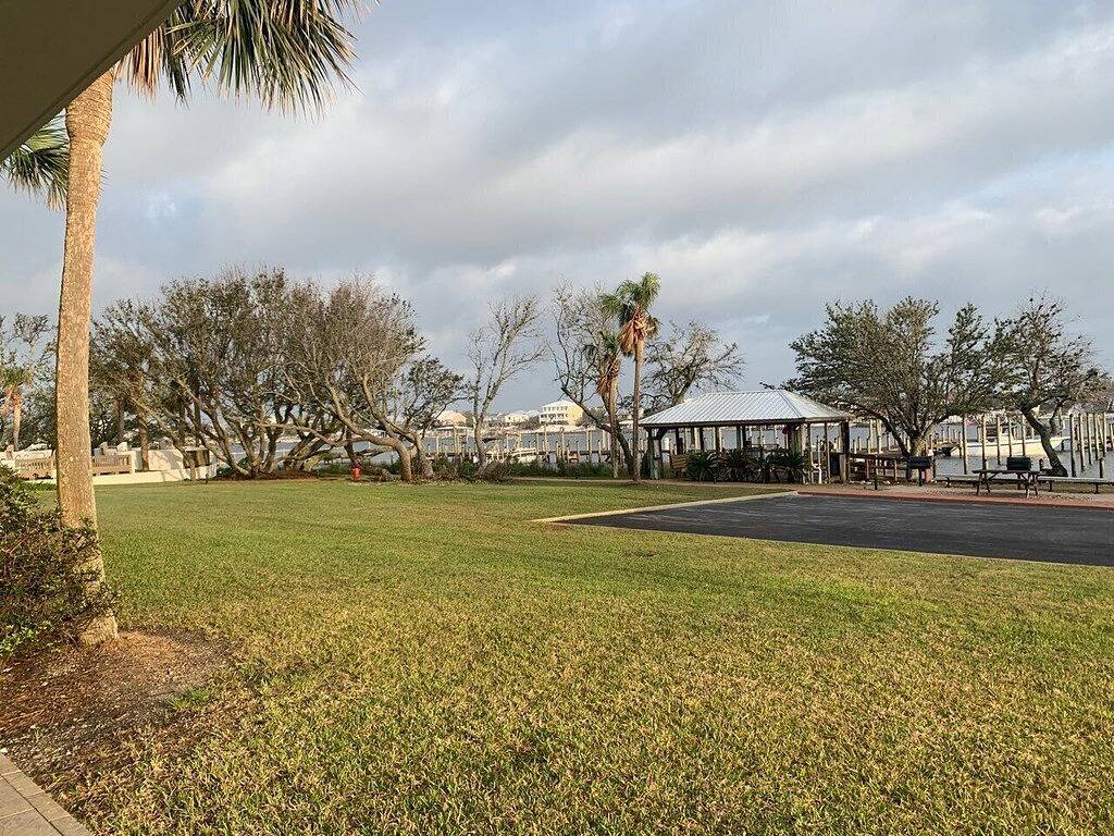 Ganze Wohnung, Ground floor condo with walk out access to docks, fishing piers and pool in Perdido Key, Escambia County