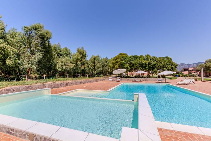 Albergo a gestione familiare per 2 persone, con Giardino e Piscina a Gonnesa