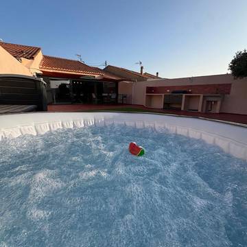 Gîte pour 4 personnes, avec jacuzzi ainsi que jardin et terrasse dans Plage Bottai Port De Bouc