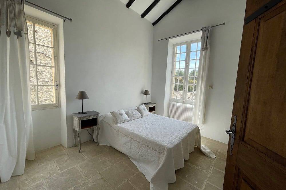 Domaine de la Gaille cottage pour 5 pers, Parc de 33 Ha, Très Grande Piscine in Saumane-de-Vaucluse, Vaucluse