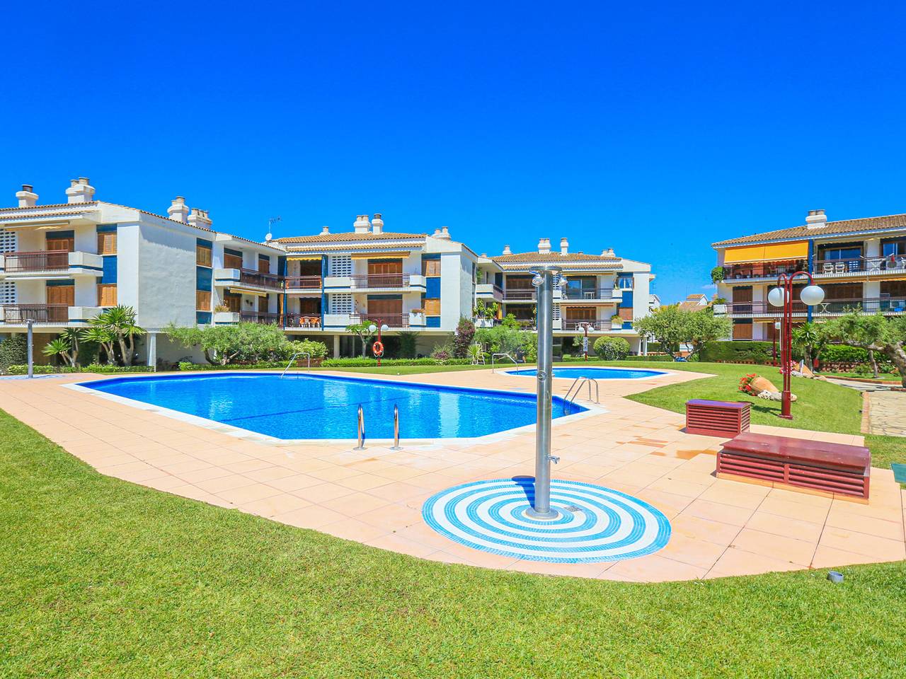 Entire apartment, Beachfront Apartment in Cambrils for 5 with Pool, Terrace & A/C in Cambrils, Costa Dorada