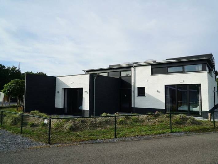 Location de vacances pour 24 personnes, avec jardin à Mol
