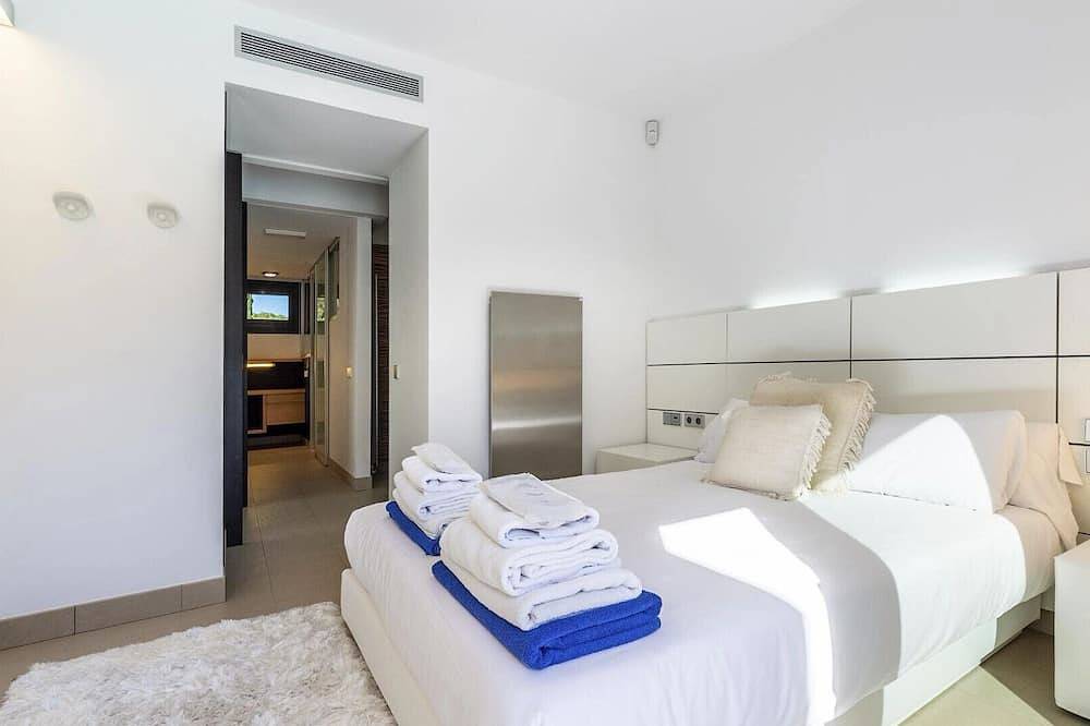 Villa Daruma, perfect retreat in the nature of Ibiza in Es Canar, Santa Eulària des Riu