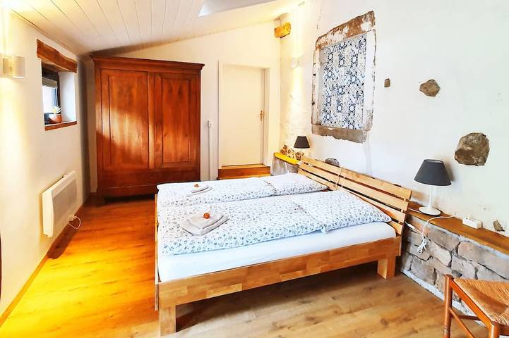 Gîte pour 5 personnes, avec jardin et terrasse, animaux acceptés à La Chapelle-devant-Bruyères - 2