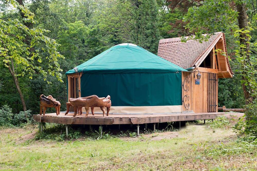 Yurt \"Ladesirade\" in Semur-en-Auxois, Région de Montbard