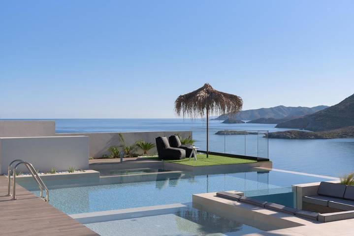 Villa für 5 Personen, mit Balkon und Whirlpool sowie Terrasse und Garten in Bali (Kreta)