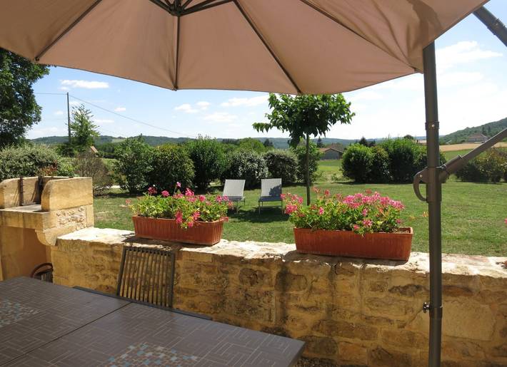 Gîte pour 2 personnes, avec jardin ainsi que terrasse et piscine à Montignac - 3