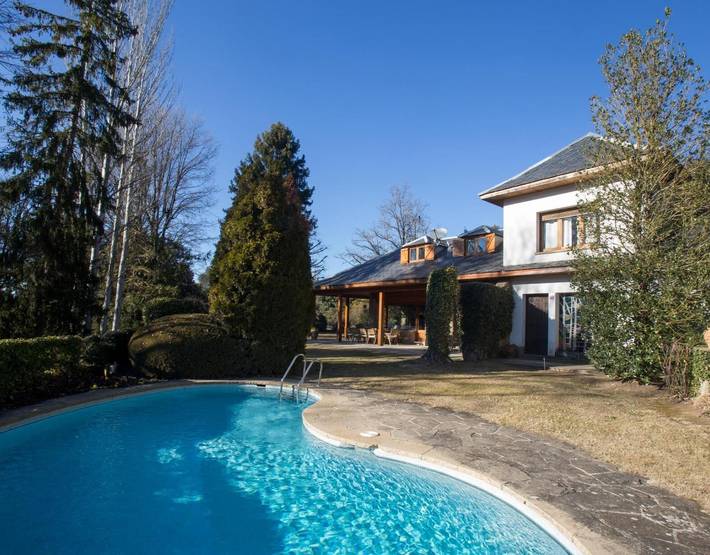 Casa rural para 10 personas, con Balcón y Jardín en Osona