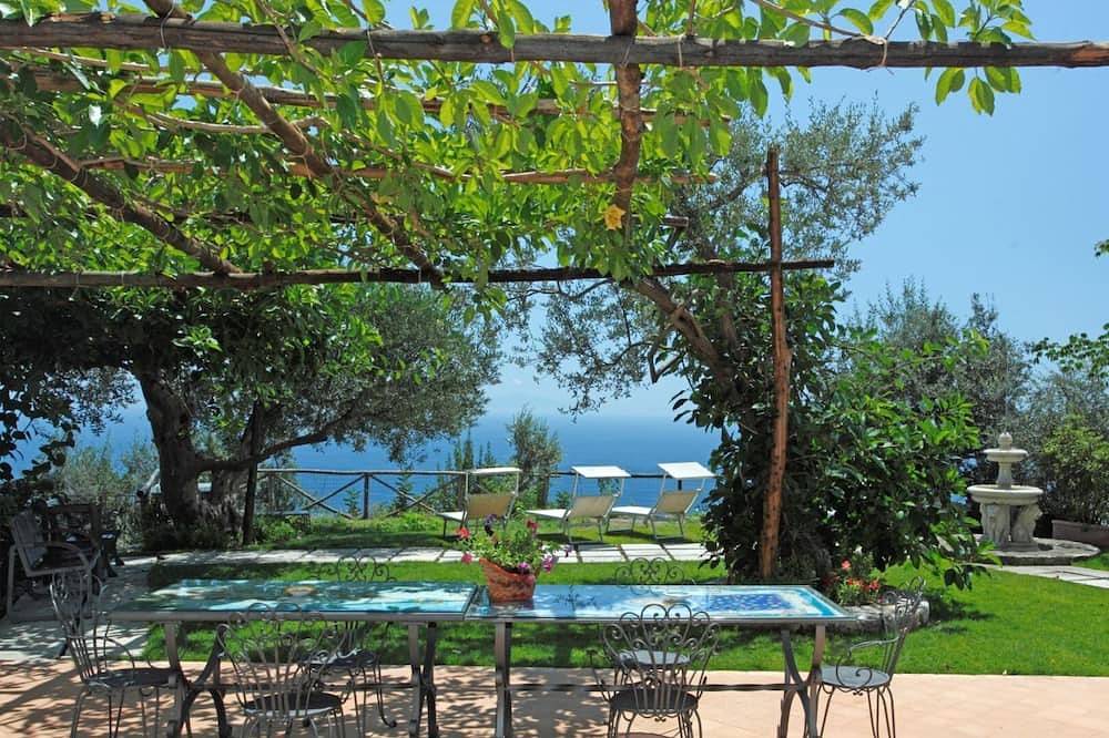 Villa for 10 Guests in Spiaggia Duoglio, Amalfi