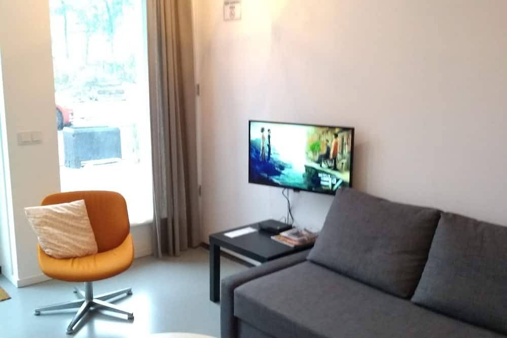Appartement entier, Studio 2 pièces avec salle de bain dans villa de ville avec parking privé gratuit in Amsterdam Nieuw-West, Hollande-Septentrionale