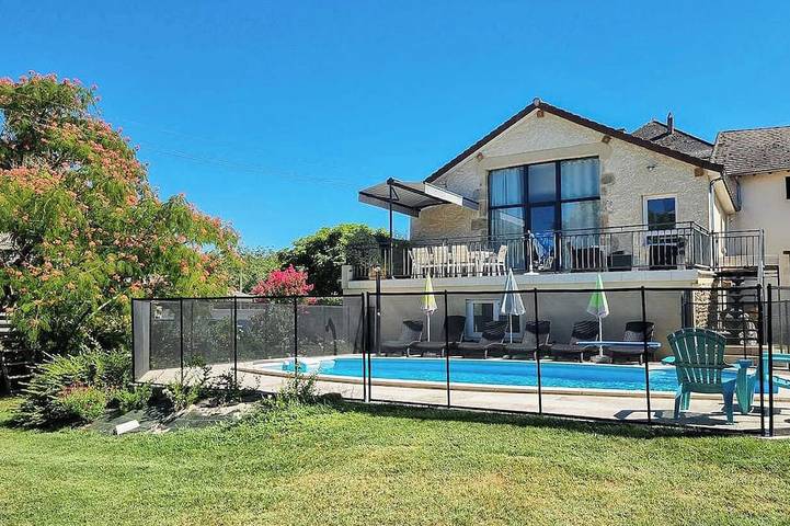 Location de vacances pour 8 personnes, avec jardin à Prudhomat