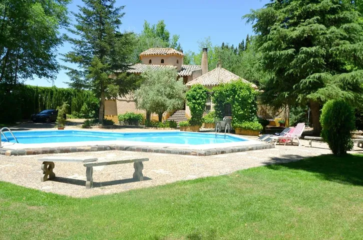 Ferienhaus für 6 Personen, mit Garten und Ausblick sowie Pool und Terrasse, mit Haustier - 1