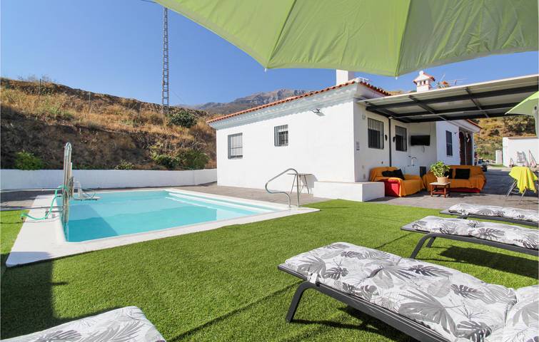 Ferienhaus für 8 Personen, mit Terrasse und Pool