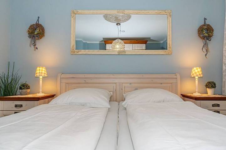 Haus Tinchen - Ferienhausteil für 6 Personen mit Garten in Stadt- und strandnähe in Westerland, Sylt (Gemeinde)