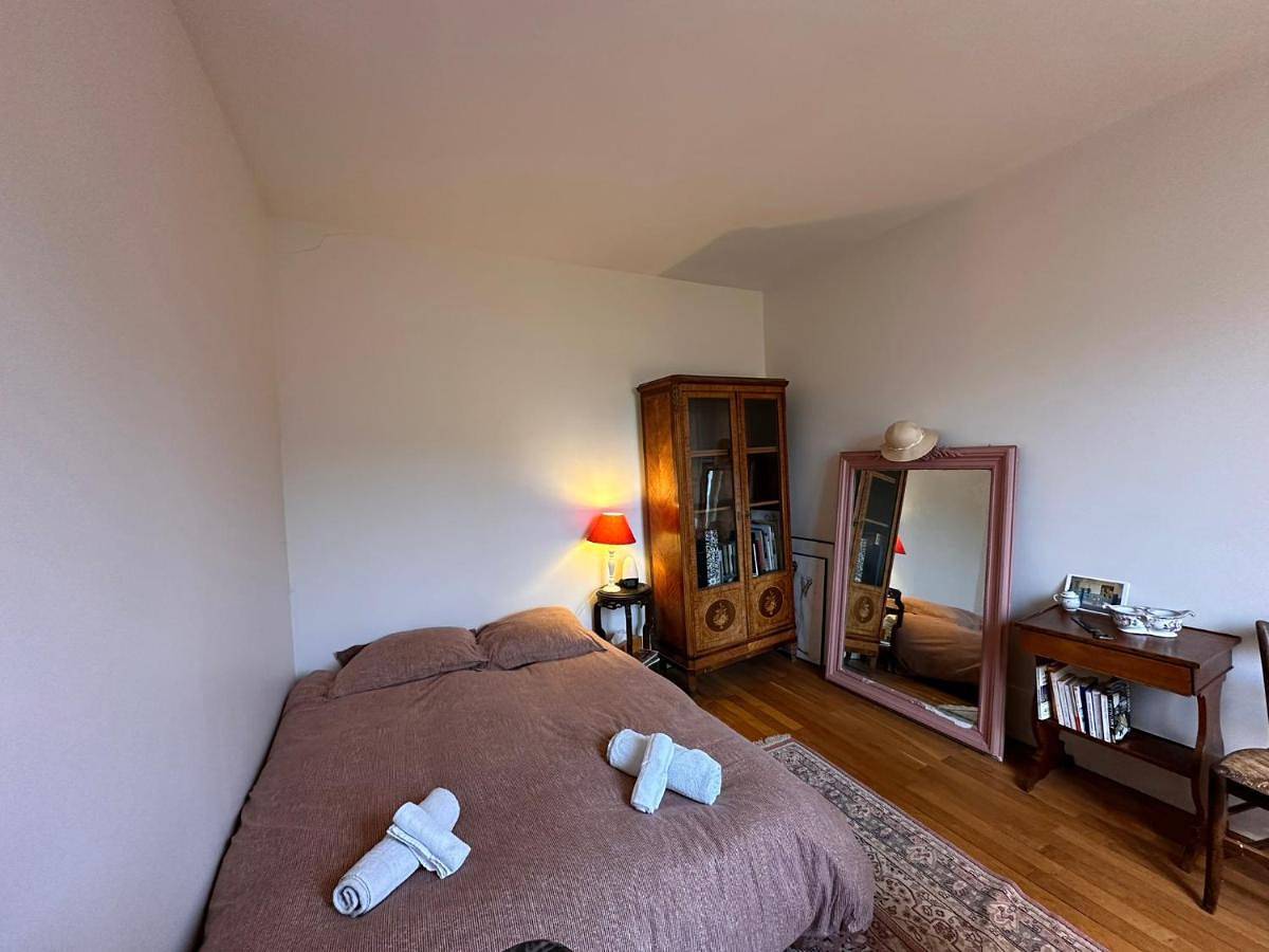 *Countryside in town * Close to Paris* in Chaville, Hauts-de-Seine