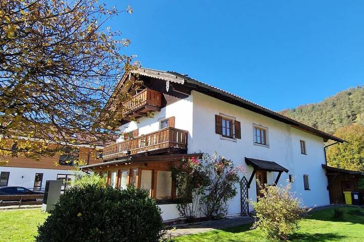 Ferienwohnung für 4 Personen, mit Terrasse und Garten am Walchensee