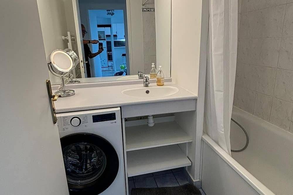 Entire apartment, Appt 2p, Proche Nouvelle Station Pleyel St Denis M14 in Saint-Denis, Seine-Saint-Denis