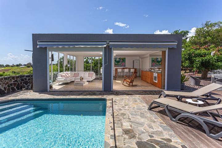 Villa pour 4 personnes, avec terrasse ainsi que piscine et balcon/terrasse - 1