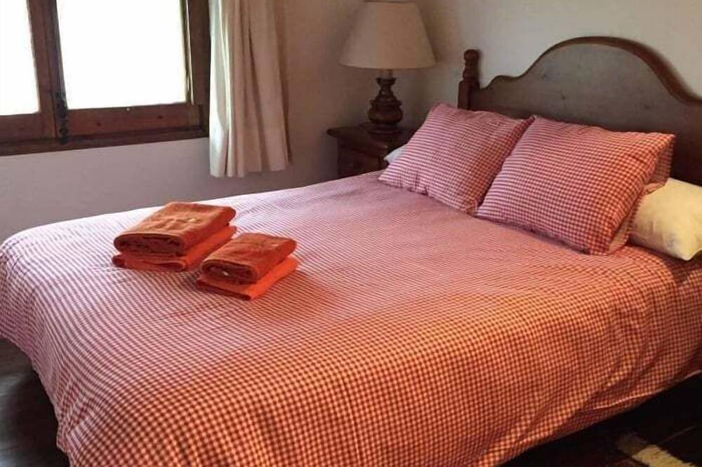 Entire apartment, Duplex 3 Bed Rustic Style, Fireplace, Terrace & Cadí Views in Guils de Cerdanya, Cerdanya