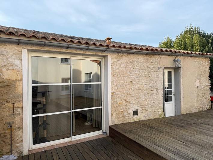 Gîte pour 2 personnes, avec piscine et vue ainsi que jardin et terrasse, animaux acceptés à Saint-Xandre - 2