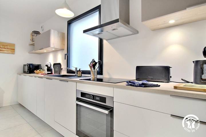 Gîte pour 13 personnes, avec terrasse et jardin dans Kerhostin - 3
