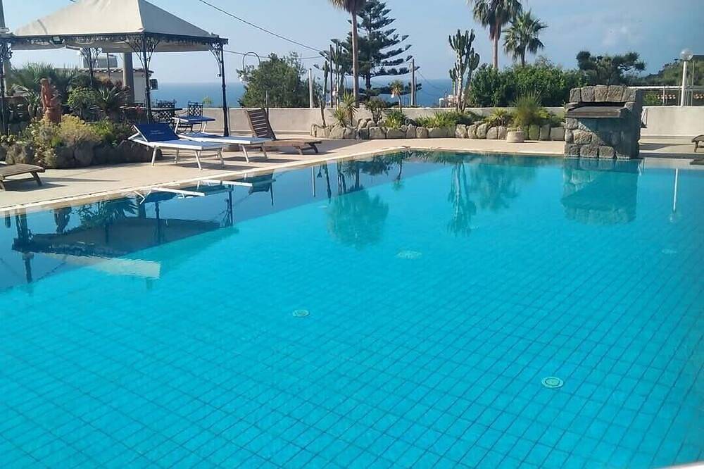 Entire apartment, Studio Rosa Thea Sorgeto Bay in Forio, Ischia