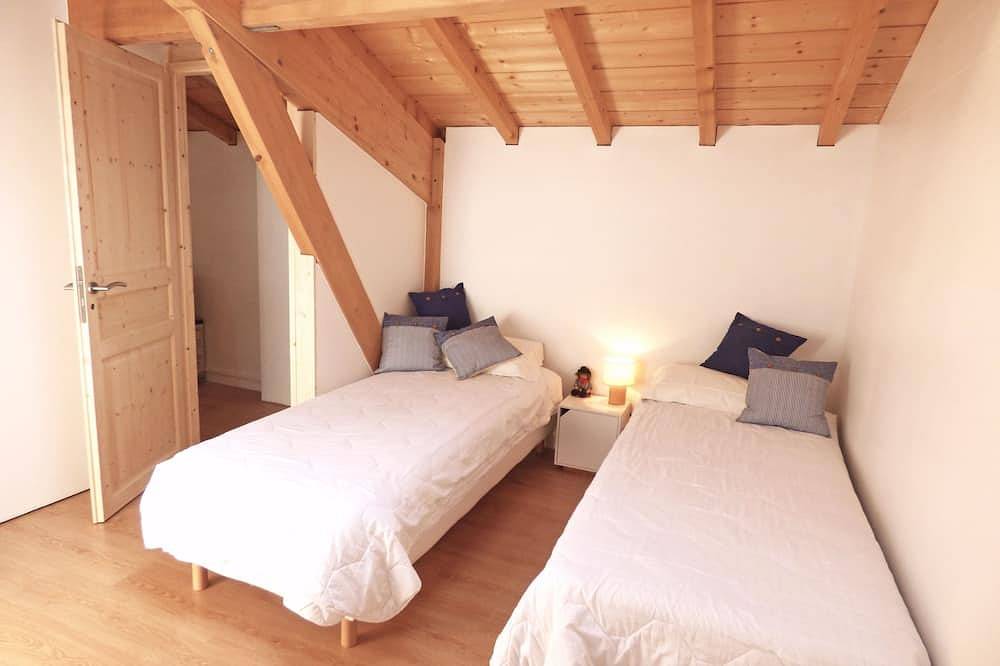 Entire apartment, Sunny garden apartment in a breathtaking location in Saint-Pée-sur-Nivelle, Bayonne region