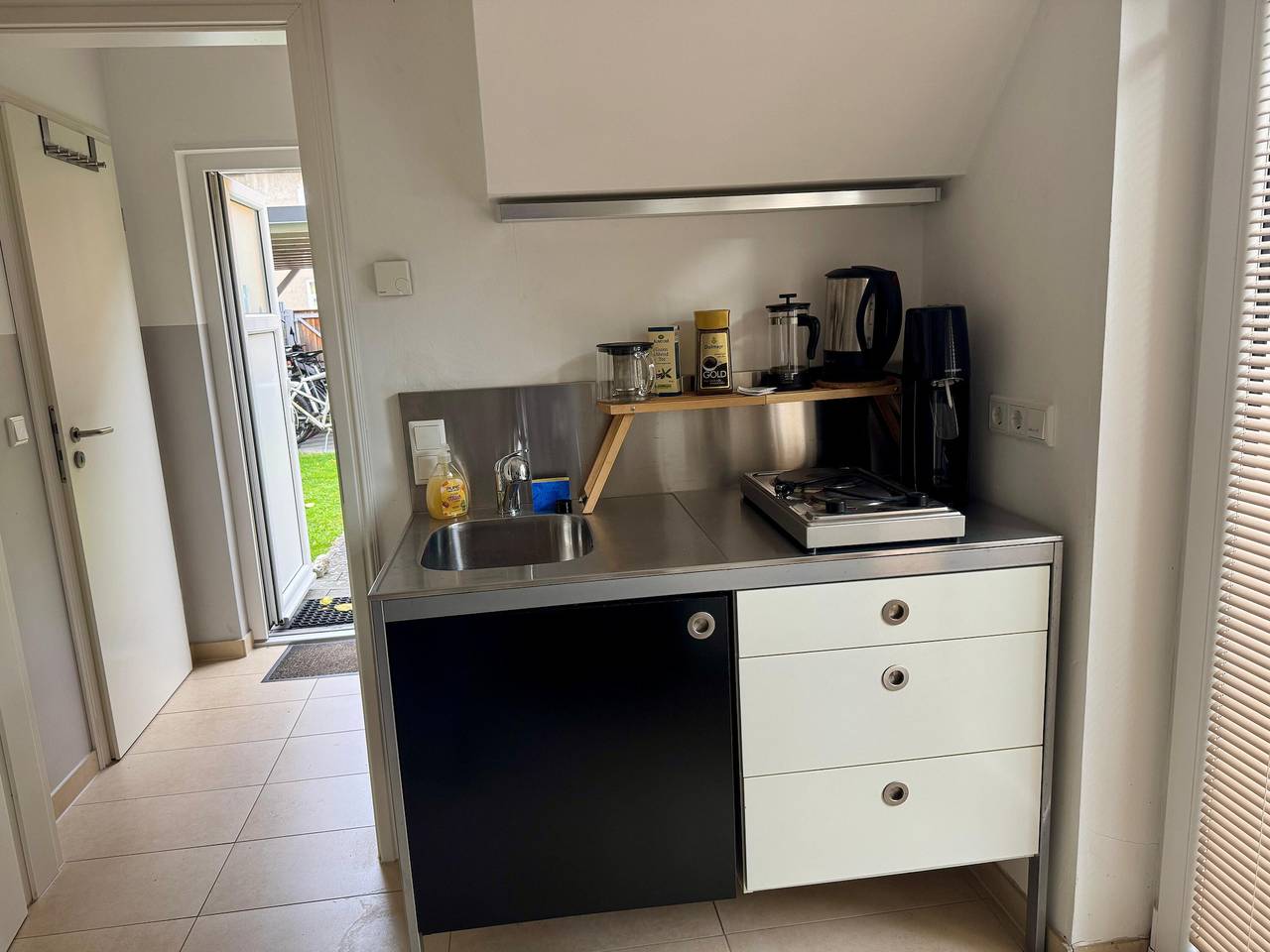 Holiday Home 'Belvedere-Remise' with Private Terrace, Shared Garden and Wi-Fi in Weimar, Weimar region