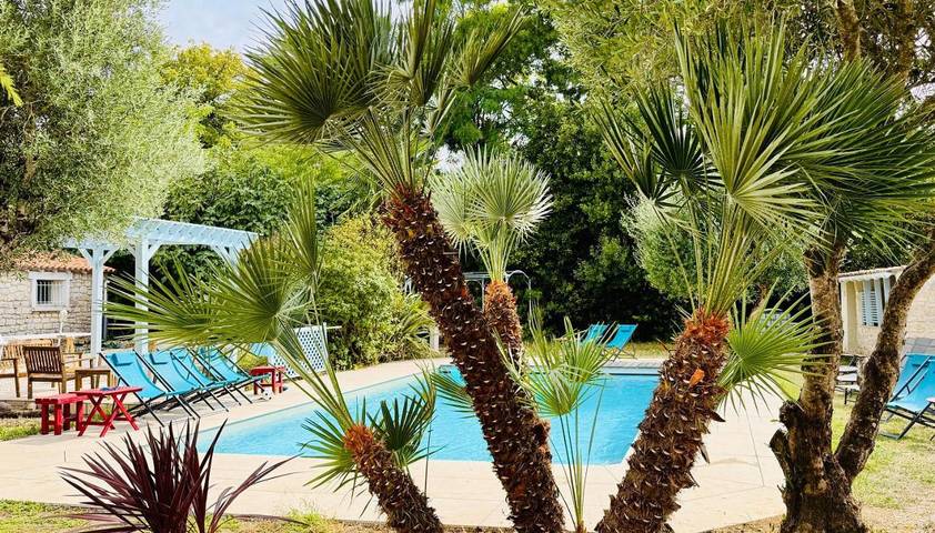 Villa pour 14 personnes, avec piscine ainsi que vue et jardin, animaux acceptés