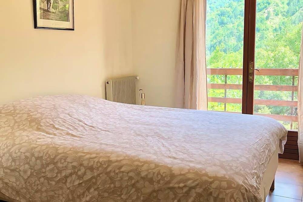 Villa between land and sea with swimming pool in Puget-Théniers, Nice region