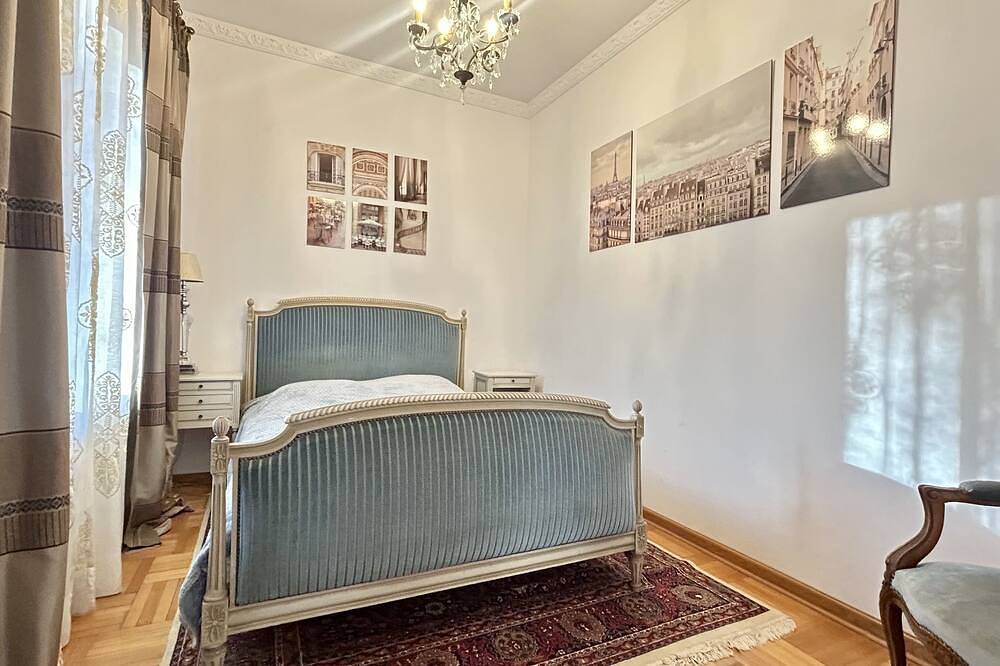 Villa large garden, outdoor pool, 25 mins to central Warsaw in Masovia