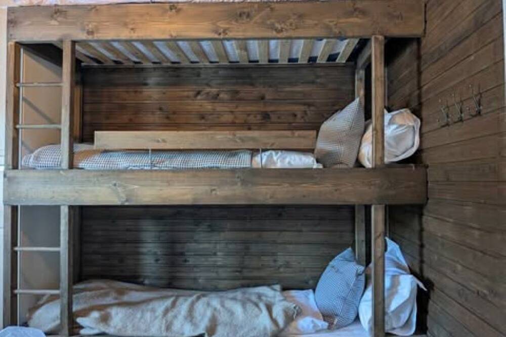 Mountain cabin with jacuzzi at Forollhogna - sleeps 12, 1.5 hours from Trondheim in Midtre Gauldal